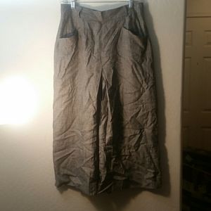 Front pleat grey skirt